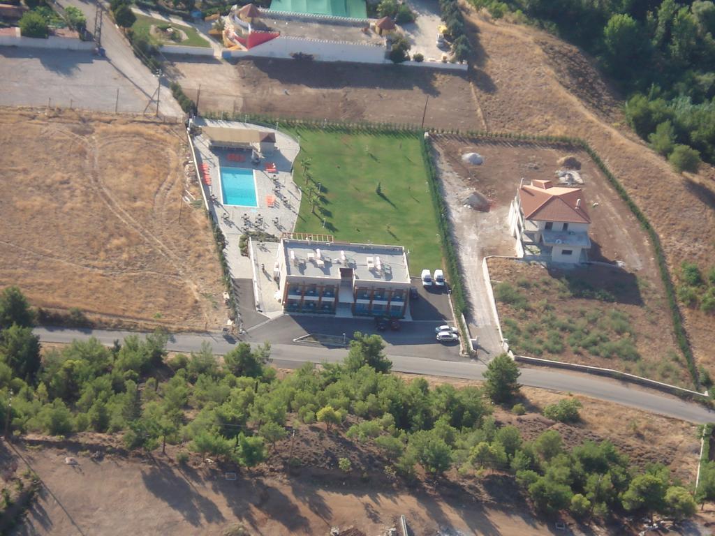 Hotel Philoxenia Thebes Esterno foto